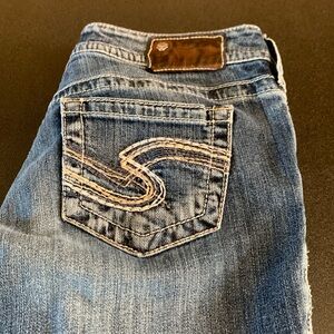 Silver jeans missing button.